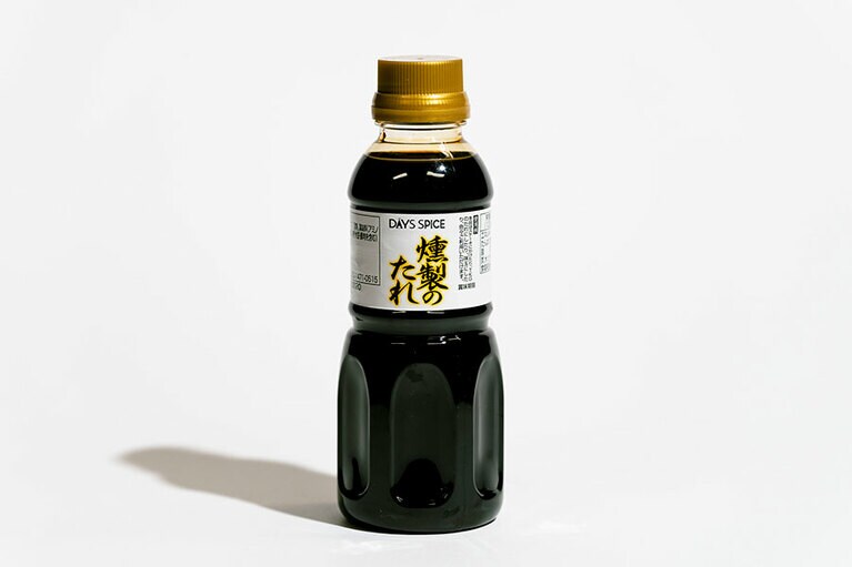 デイズキャンプ 燻製のたれ 醤油ベーススモークフレーバー 300ml 695円。