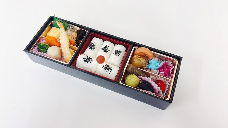 新橋演舞場限定。特製幕の内弁当「極」 1,800円。