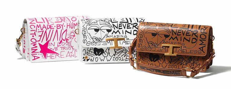 トッズ T タイムレス ショルダーバッグ ミニ(カーフ、W23.5×H14.5×D11cm) 300,300円。