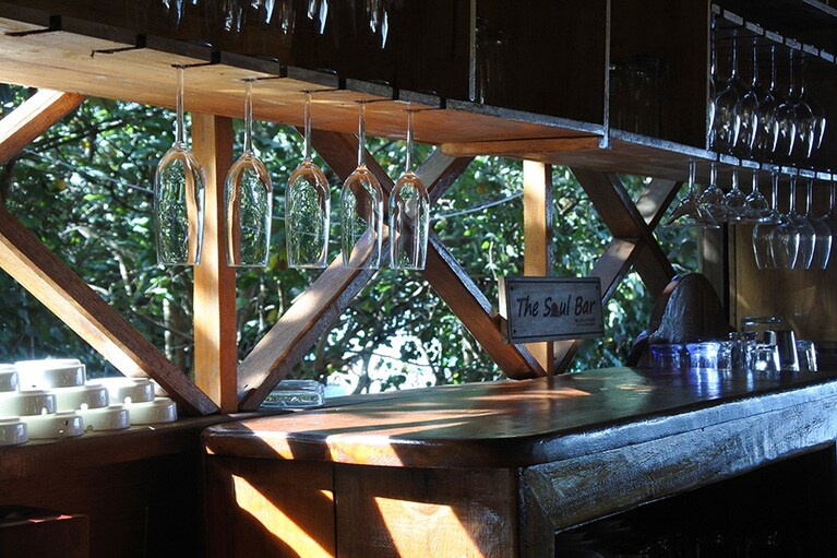 ロンサレム島のサラセンビーチのリゾート。バンガローからリゾートまで宿タイプが多彩。