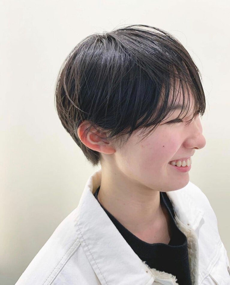 少年のような爽やかな雰囲気を演出できるハンサムショート。