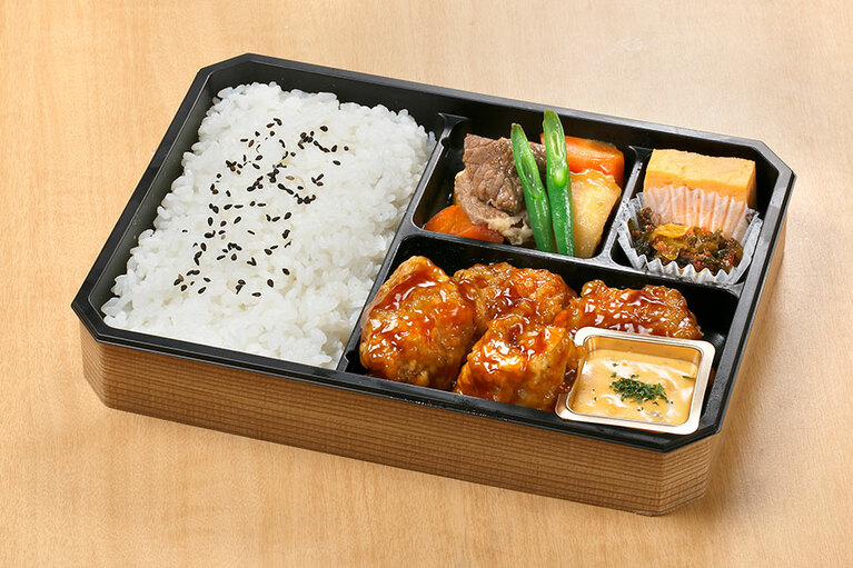 絶品！ 塚だまタルタル若鶏のチキン南蛮弁当 800円／塚田農場　OBENTO&DELI(エキュート品川 サウス)