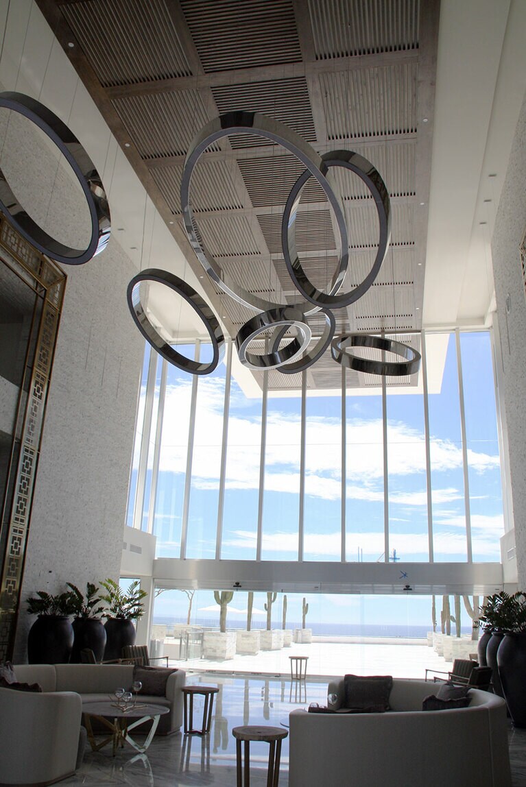 「ル ブラン」とはフランス語で「白」の意味。真っ白な空間がゲストを迎える。