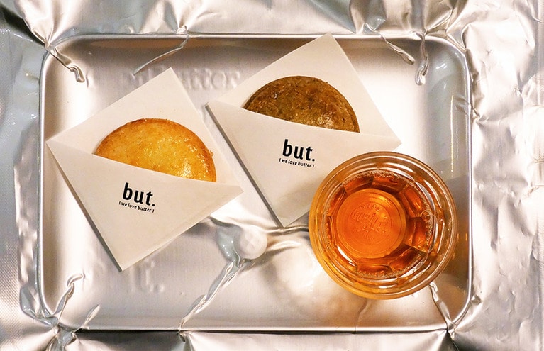 写真左から金鑽鳳梨、鉄観音鳳梨。金鑽鳳梨 6個入り398元、10個入り628元。鉄観音鳳梨 6個入り438元、10個入り698元。