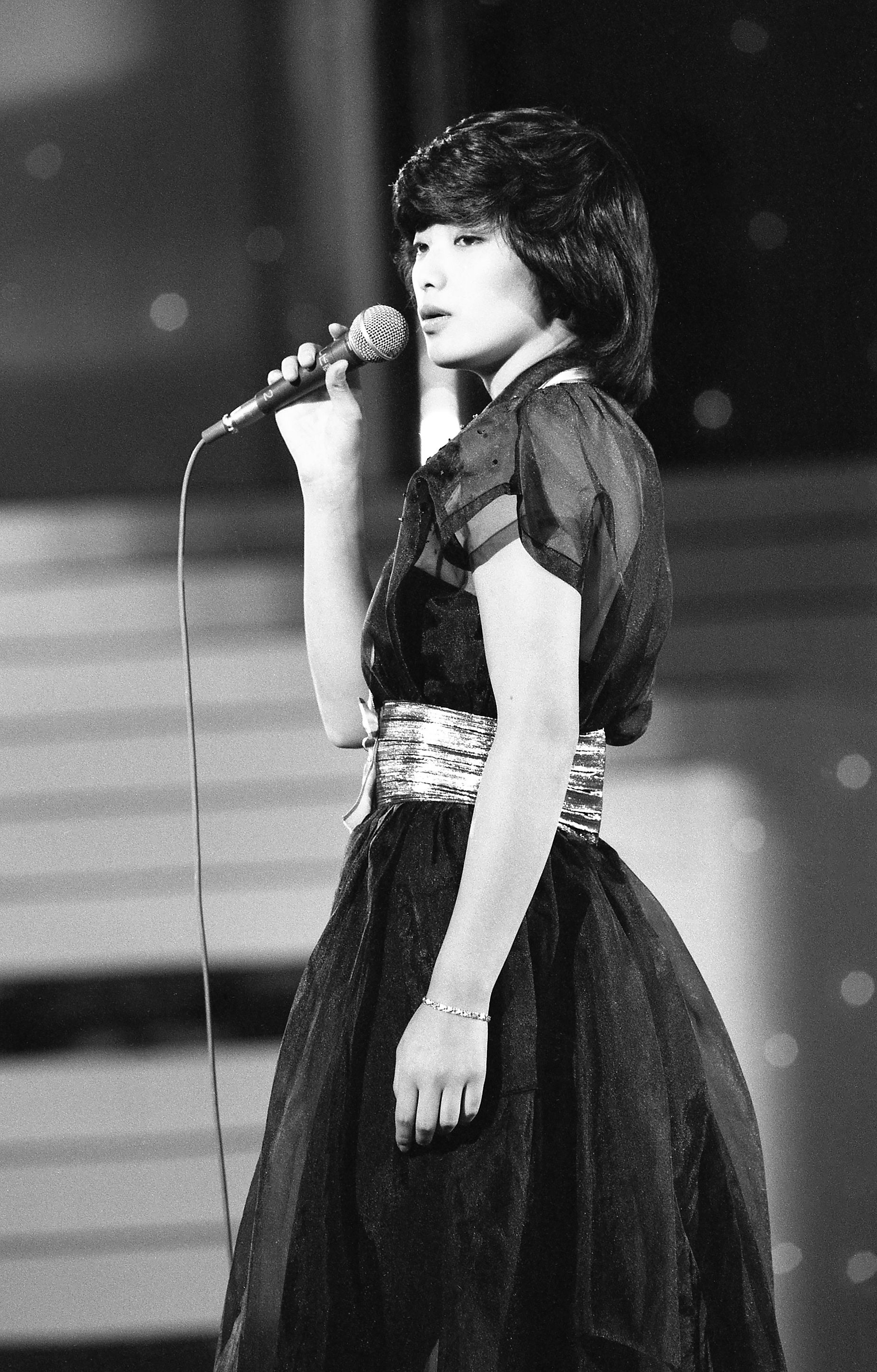 1978年、第9回日本歌謡大賞で『プレイバックpart2』を歌う山口百恵　©共同通信社