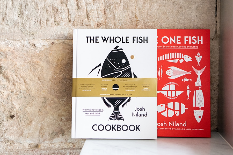 シェフの “魚愛” が詰まった『THE WHOLE FISH COOKBOOK』などの著書。