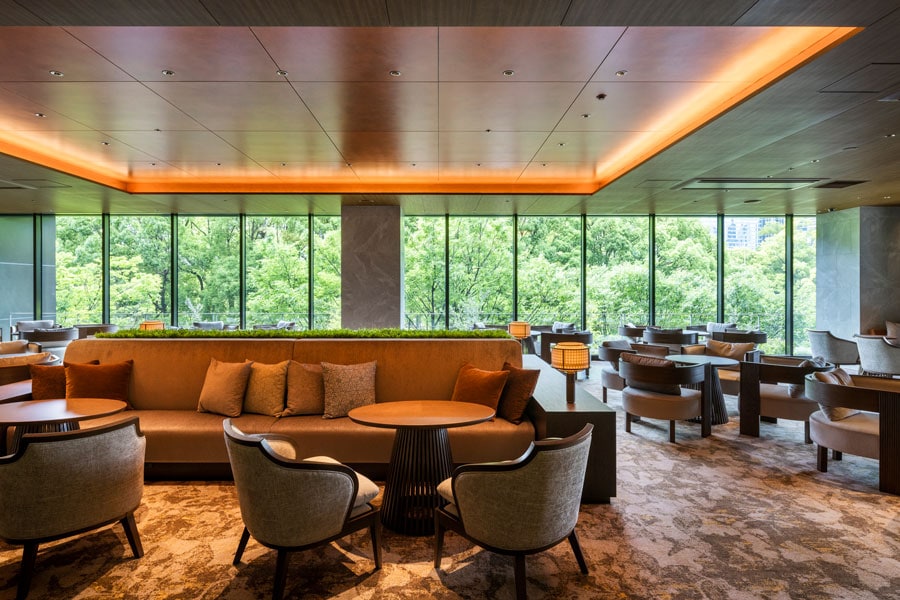 コンセプトは、木のぬくもりをイメージした“Warmth of tree”。アフタヌーンティーを提供する、3階の「The Lounge」。