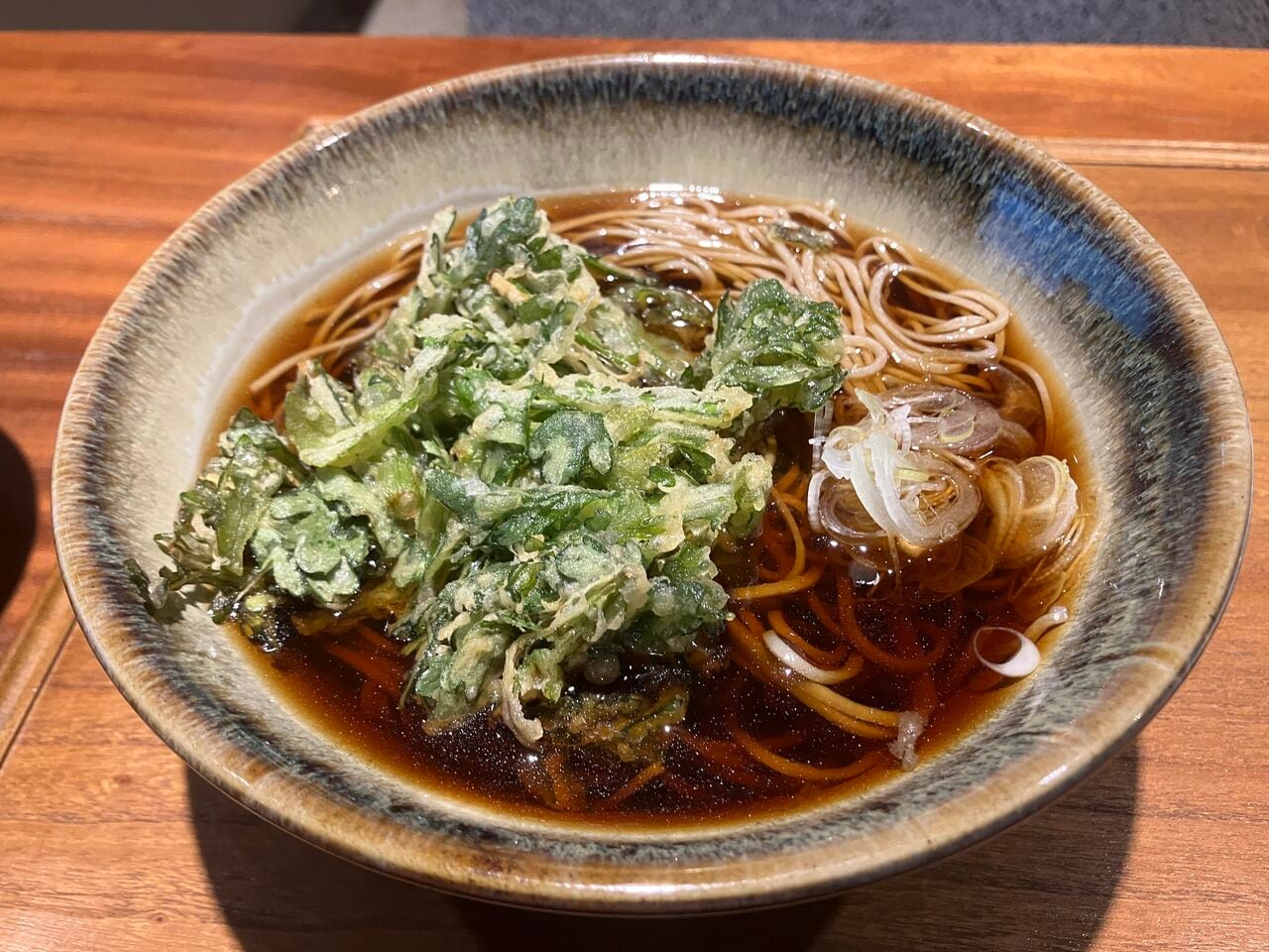 「冷やかけ春菊天そば」690円