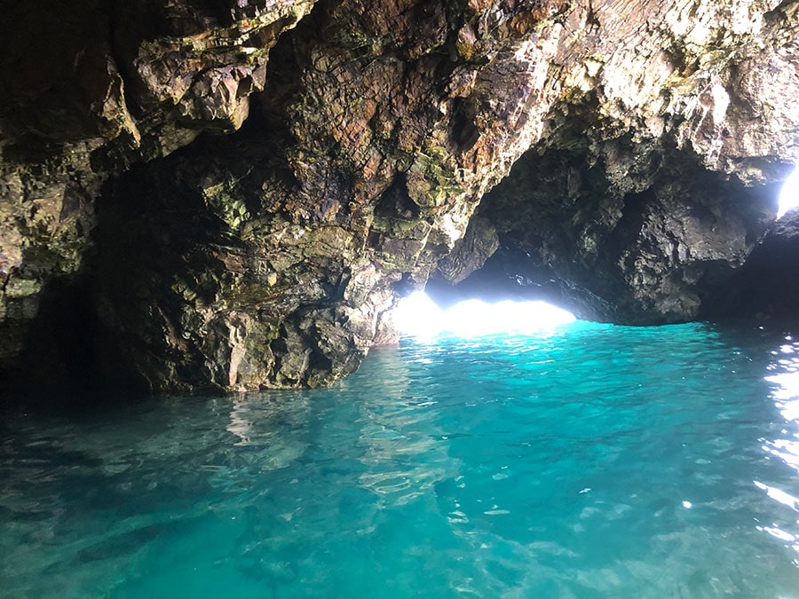 【福井県】常神半島の海上洞窟。