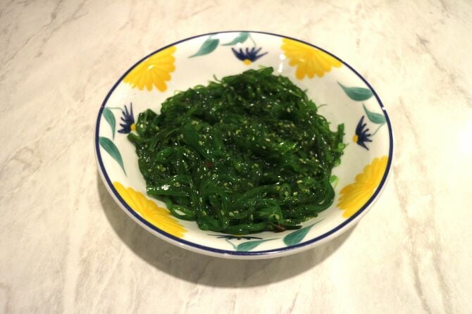美味裙带丝(茎わかめサラダ)10元(筆者提供)