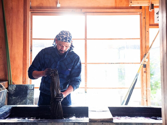 山奥の城下町に受け継がれる 藍染の美しい世界「天野紺屋」【島根県安来広瀬町】 | CREA Traveller