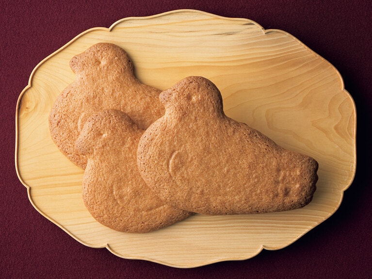 鳩サブレー 16枚缶入り 2,430円／豊島屋