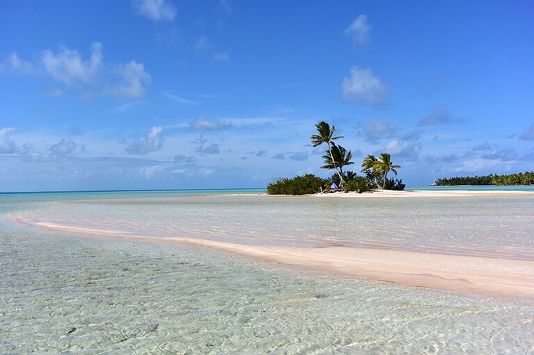 南ファカラバの沖にあるピンクサンド・アイランド。