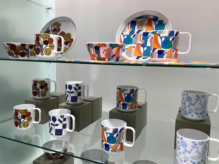 マグカップ、ボウル 各1,980円。プレート 各2,420円。