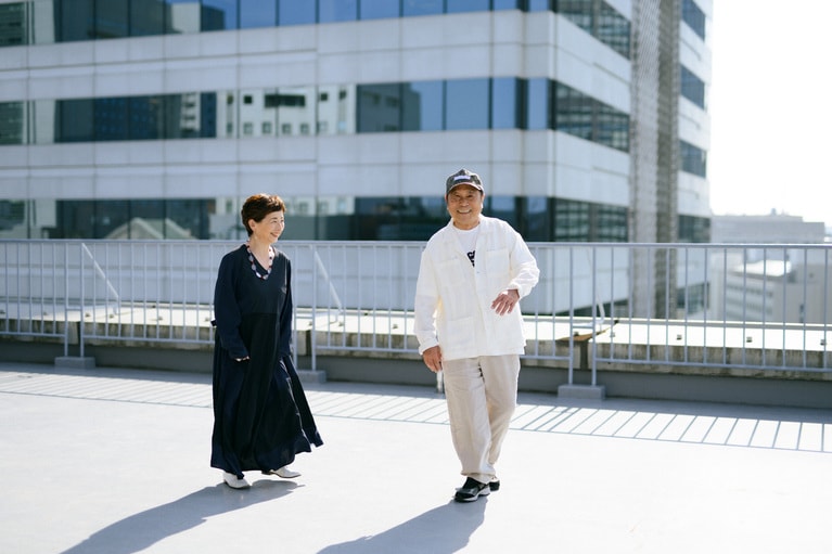 近田春夫さんと阿川佐和子さん。