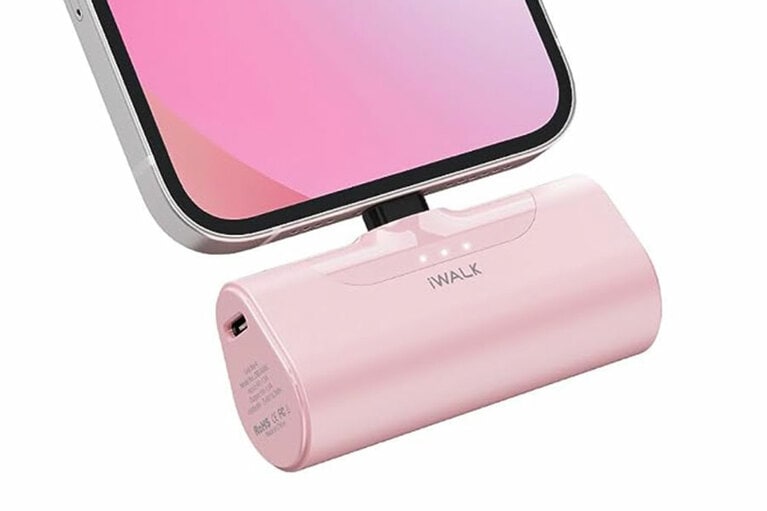iWALK モバイルバッテリー 2,680円（編集部調べ）。※商品は私物です。