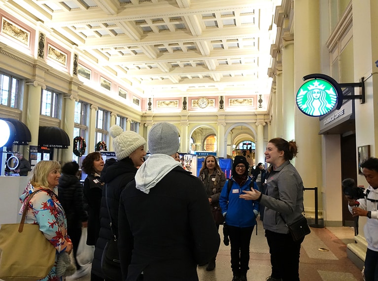 約2時間30分のフーディーツアーで参加費はひとり 89カナダドル。