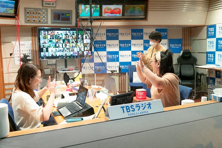 堀井「オーヴァー！　みんな家事に戻って～」。スー「日常に戻って～」。