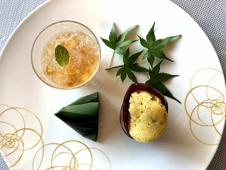 舌触りも味わいも違う3品が盛り合わせられたデザートで豪華な締めくくり。