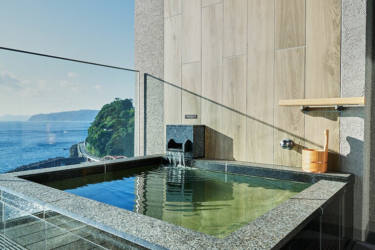 全客室に温泉露天風呂が設置されている。