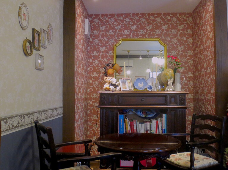 店内の暖炉をイメージしたコーナー。