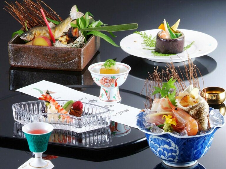西村屋ホテル招月庭［兵庫／城崎温泉］季節の会席料理。