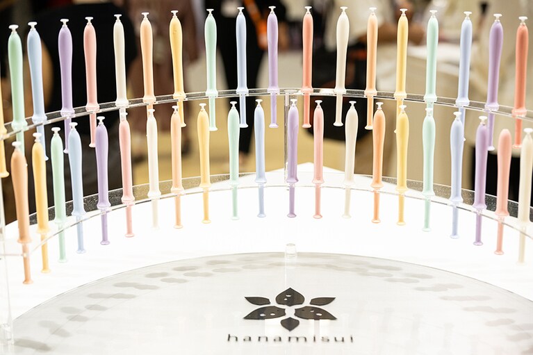 膣洗浄液とは思えないほどカラフルなディスプレイ。