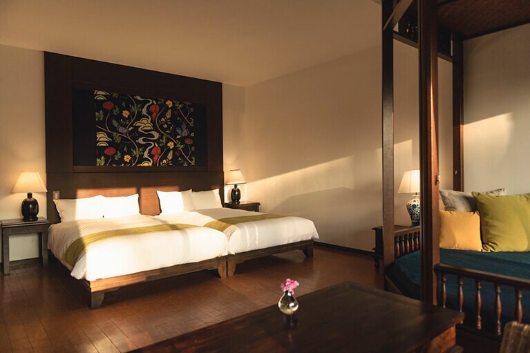 客室は全室42平米以上の広さがあり、ワンルームでバルコニー付、バス・トイレはセパレート。