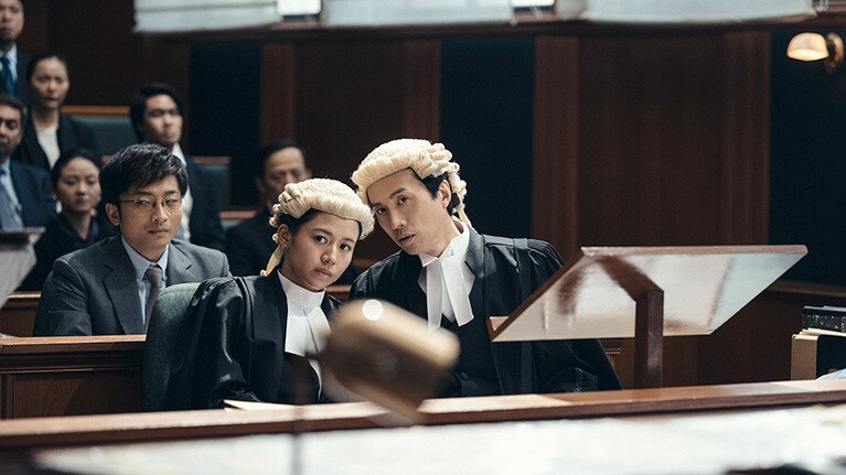 『毒舌弁護人～正義への戦い～』© 2022 Edko Films Limited, Irresistible Beta Limited, the Government of the Hong Kong Special Administrative Region. All Rights Reserved.