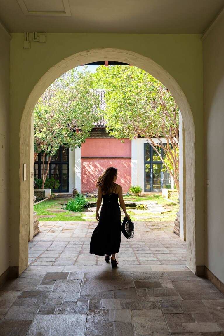 アジアンな中庭へ。はぁ〜気持ちいい。Photo: Uchida Hisashi