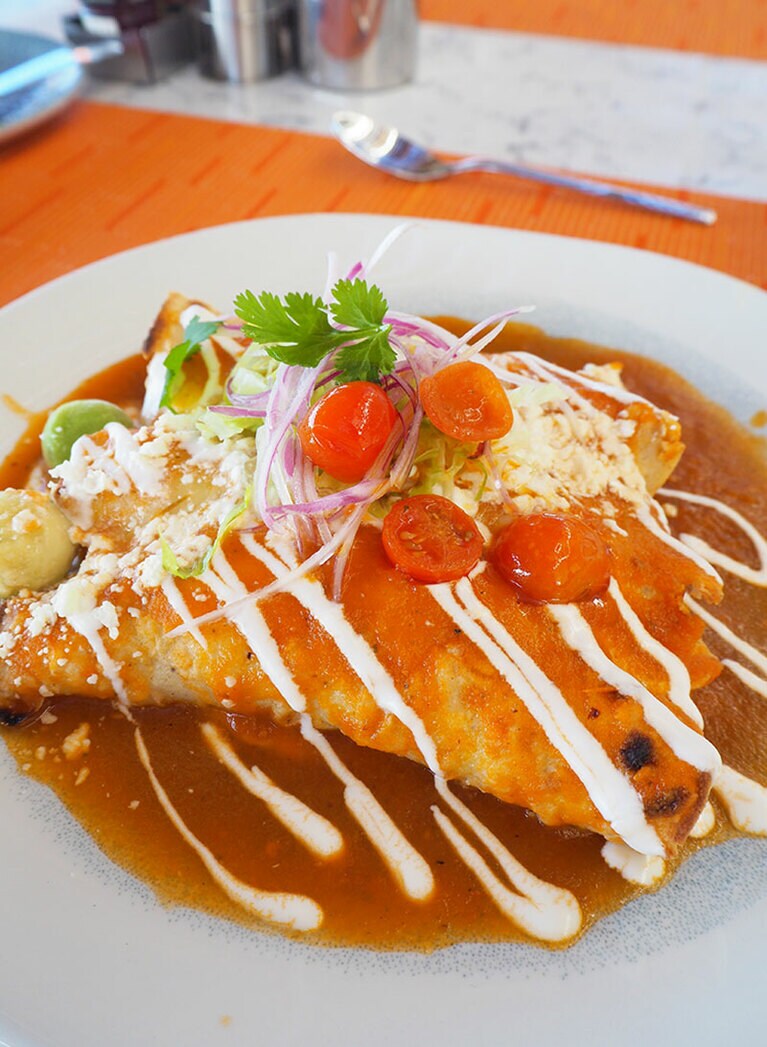 「ル ブラン」の朝食はアラカルトから選べるという贅沢。こちらはトルティーヤを使ったメキシコ料理「エンチラーダス」。