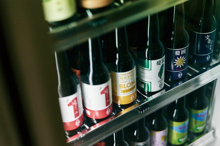 ラベルでジャケ買いしたくなる缶やボトルのビールはおみやげにもなる。