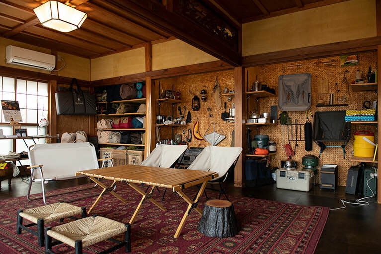 ディスプレイされているのはレンタル用のギア。手ぶらで来てもOKで、ギア選びのコツや使い方などのレクチャーが受けられる。