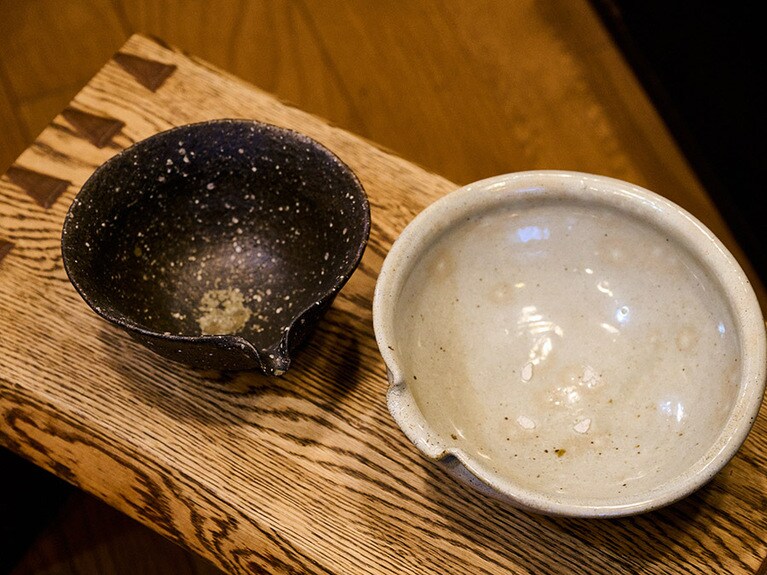 ご主人である鈴木さんのいわれる「よく焼けた」うつわたち。表情がなんとも豊か。