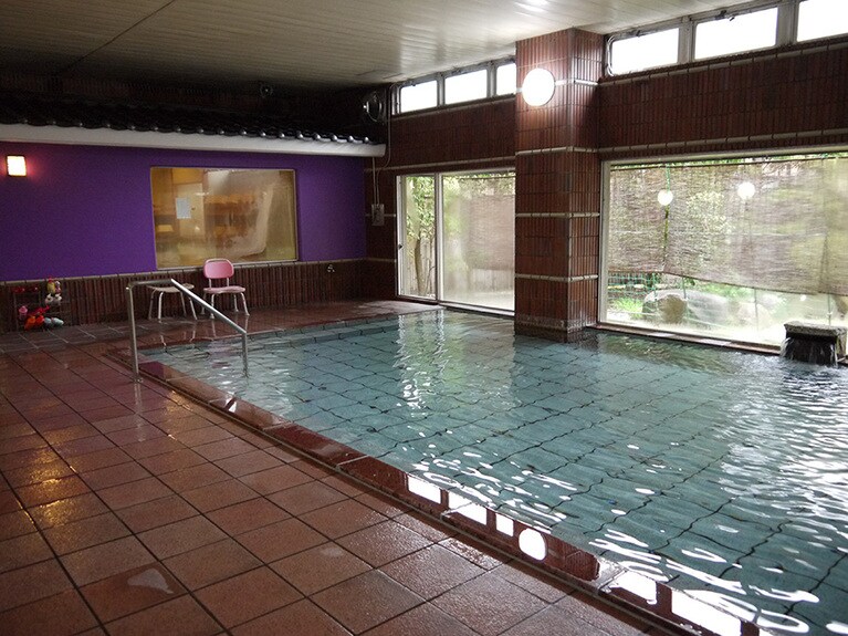 栄屋ホテル［山形／天童温泉］大浴場。