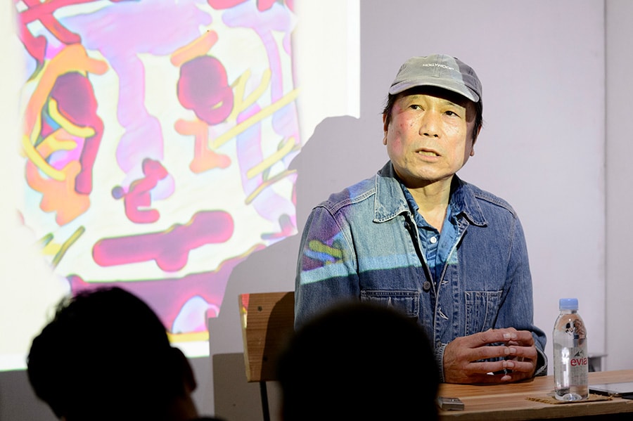 イベント中は、近田氏がiPhoneのアプリを用いて描いた数々の絵画がスクリーンに投影された。