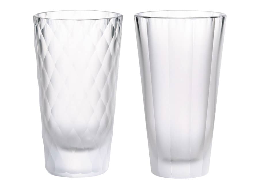ダイヤグラス φ6×Ｈ10.5cm 8,640円(左)、深々グラス φ6×Ｈ10.5cm 8,100円(右)。