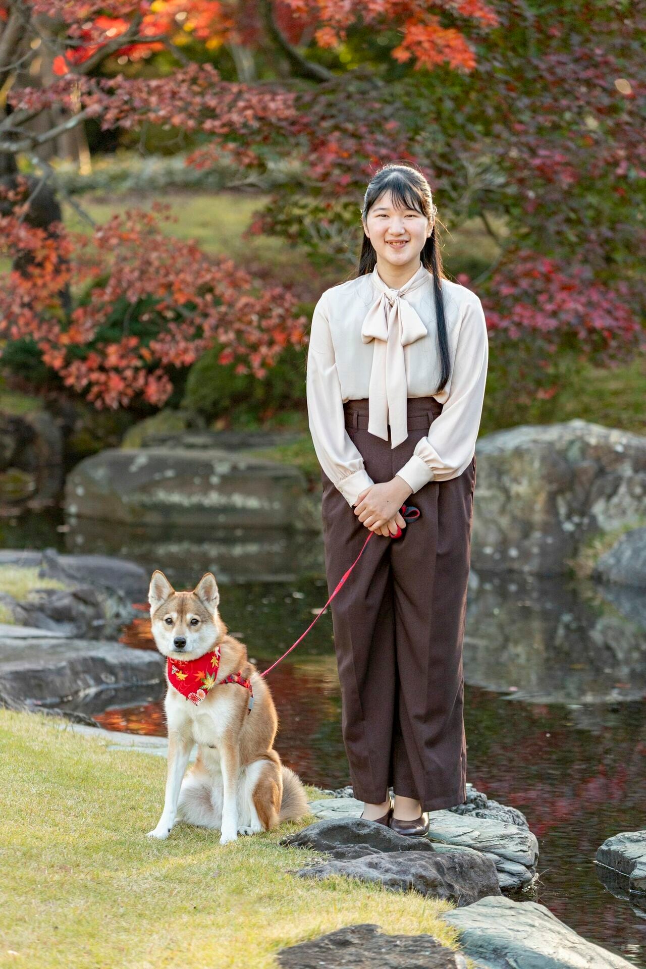 2020年、愛子さまと愛犬の由莉　（宮内庁提供）