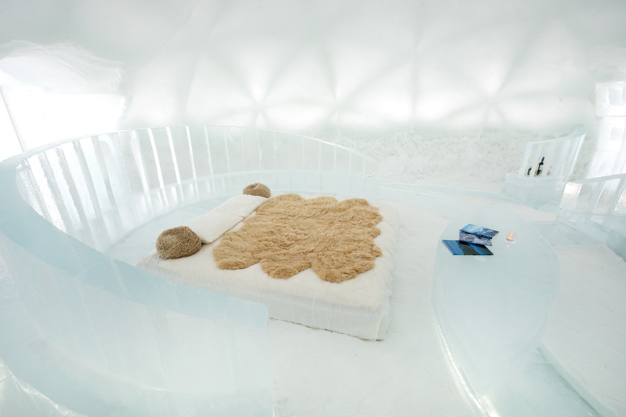 氷のベッドスペース。マットはさすがに氷じゃなかった。