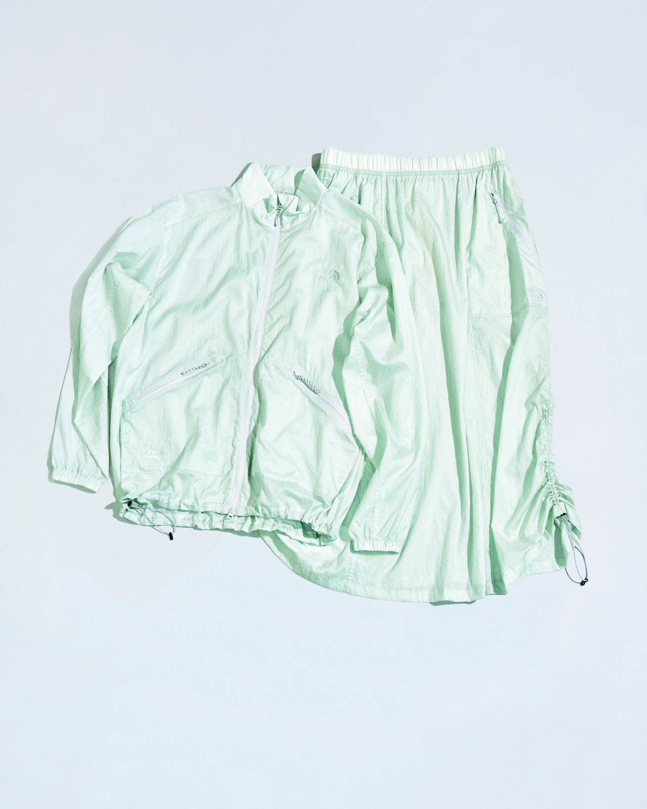 GAR Wind Jacket（ユニセックス）／23,100円、GAR Wind Skirt ／17,600円。