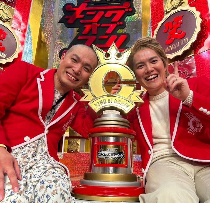 優勝直後の2人(ASH&Dの公式Xより)