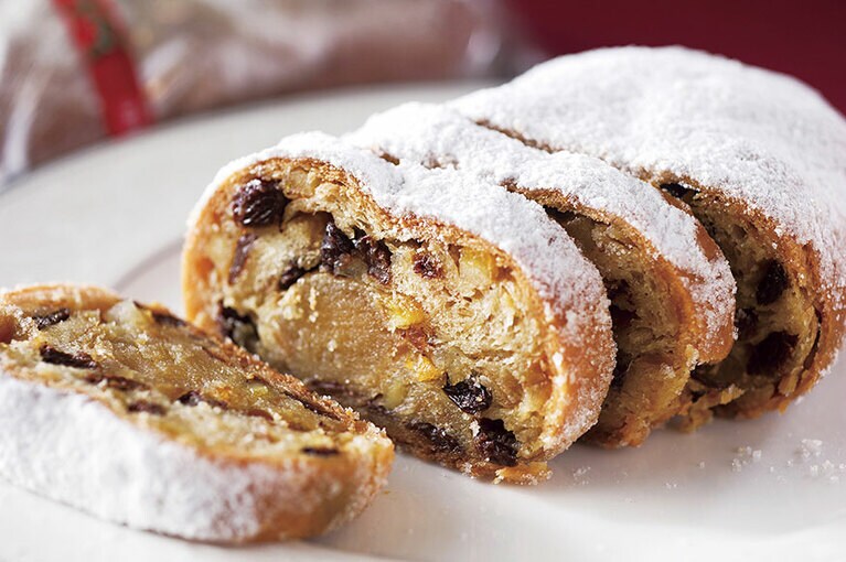 ウェスティンホテル東京「ペストリーシュトーレン」(15cm×9cm／3,000円)※アルコール使用。