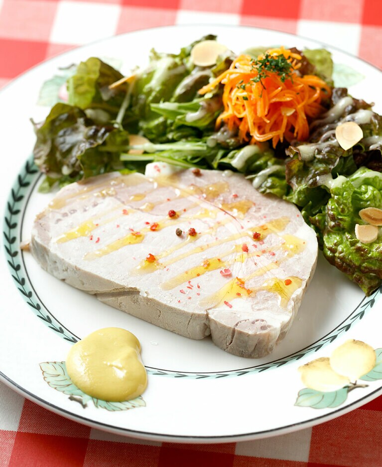 厚切り自家製ハム 1,500円。どうよ、このボリューム。3日間かけて作るから、旨みがギュッと凝縮しています。前菜というより、メインです。