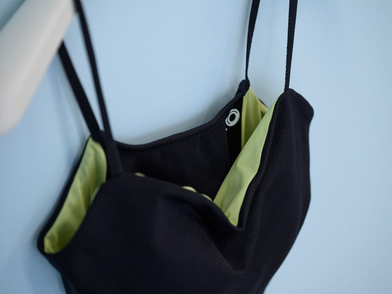 裏地のアクセントカラー。