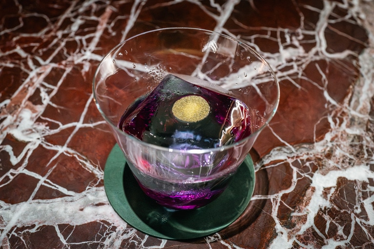 グッチとネグローニ誕生の地、フィレンツェをオマージュしたカクテル「ネグローニの追憶」。