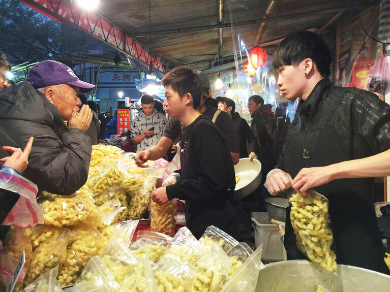 値引き交渉する様子は見ているだけで楽しい。