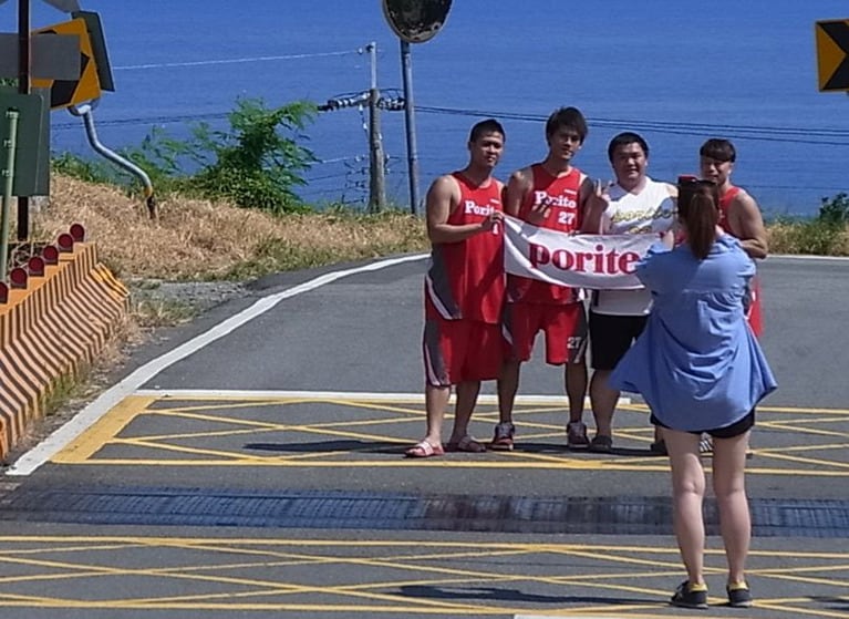 太麻里駅近くの踏切は「スラムダンク踏切」として有名。