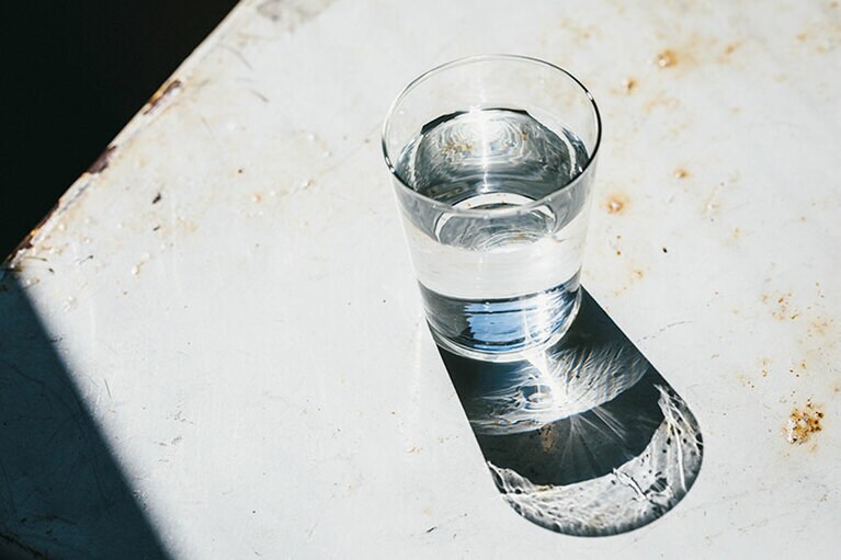 目覚めの一杯に長野県や山梨県で汲んだ湧き水を。