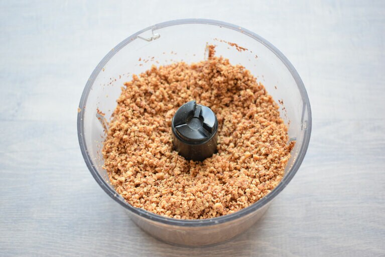 できるだけ細かくした方が形を整えやすい。