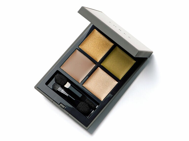 異なる色、光、質感の4つのクリームシャドウ。グリーンを中心に、広大な大地を思わせるアースカラーのバリエーション。ディメンショナルビジョンアイパレットアリー 02 6,500円／THREE